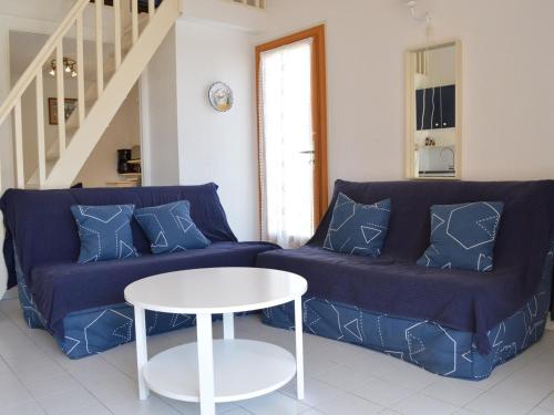 Photo de la galerie de l'établissement Maison avec Piscine et 2 Terrasses à 200m des Commerces - FR-1-229-871, à Gruissan