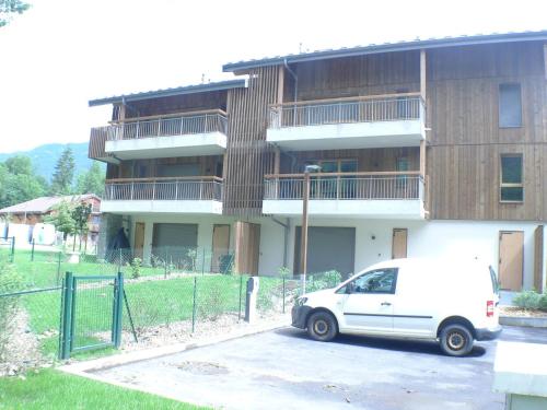 Photo de la galerie de l'établissement Appartement Neuf 2 Pièces avec Terrasse et Parking - Résidence de Standing entre Samoëns et Morillon - FR-1-629-128, à Samoëns