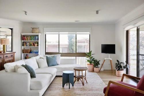 Χώρος καθιστικού στο Beachside Retro Retreat Portarlington