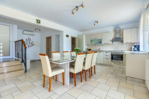 Dapur atau dapur kecil di Villa My peace