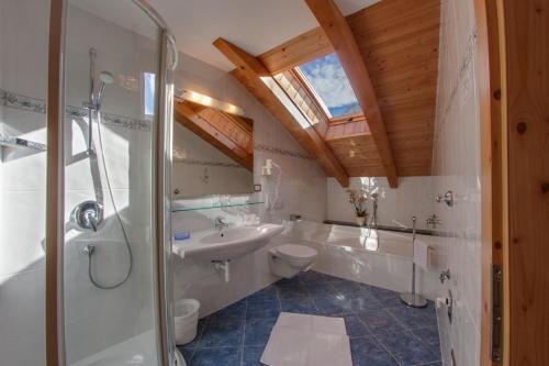 a bathroom with a sink toilet and a shower at Appartements Verdinserhöhe in Schenna