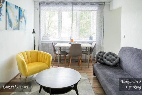 a living room with a couch and chairs and a table at City Center Turu str apartments, parking, Tartu Home in Tartu