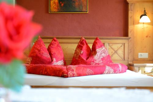 Cama ou camas em um quarto em Gästehaus Turm Wachau
