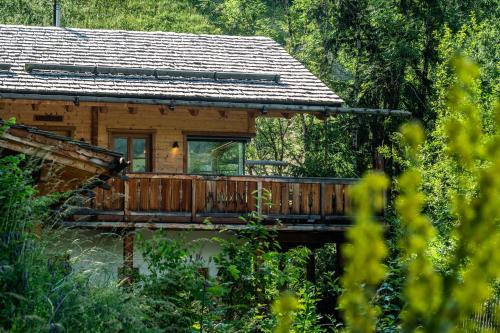 Wuidererhüttn, Charlet in Alleinlage mit freistehendem Saunahaus