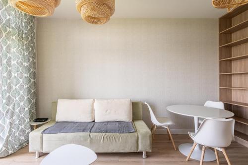 a bedroom with a bed and a table and chairs at RentPlanet - Apartamenty Zarembowicza II in Wrocław