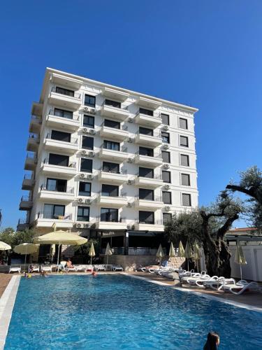 Afbeelding uit fotogalerij van YOUR CHOICE in Bar