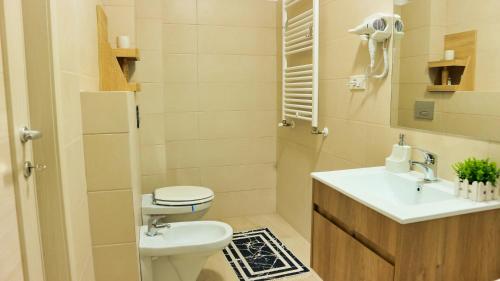 Phòng tắm tại Modern Studio near Coresi Mall w. parking