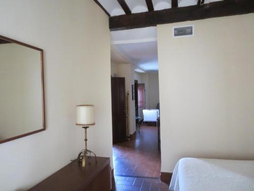 Una cama o camas en una habitación de Apartamentos Turísticos El Losal
