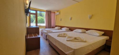 A bed or beds in a room at Complex Dobrudja