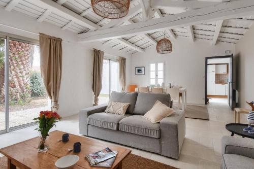 8 adultes - 2 enfants - Marais salants et plages