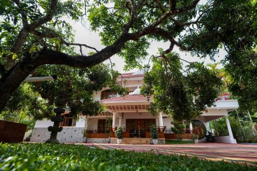 Gallery image of Parudeesa - Heavenly- Luxurious Palace look-Near CBD - Kerala - India with Breakfast in Kāladi
