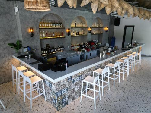 Khu vực lounge/bar tại Quiri Peninsula Hostel