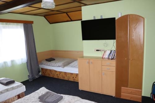 Katil atau katil-katil dalam bilik di U Mateje Pasohlavky