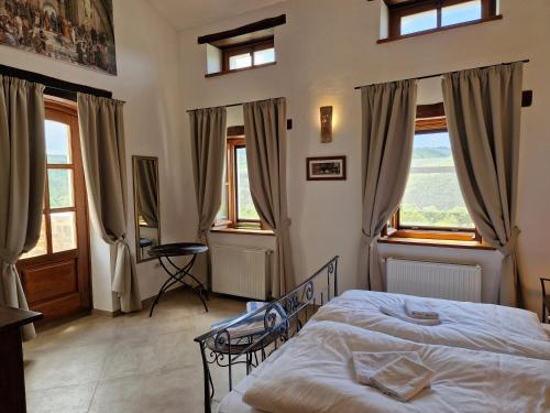 Posteľ alebo postele v izbe v ubytovaní Villa Castelletto Parenzana