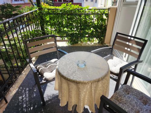 Balkón nebo terasa v ubytování Egon Apartments