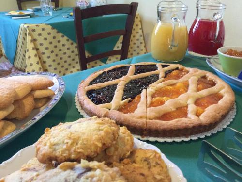 a table topped with two pies and french fries at Agriturismo Marinello in Pienza