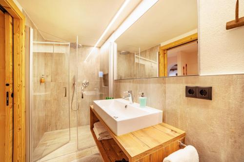 a bathroom with a sink and a shower at Ferienhaus Mutlechnerhof in Caines
