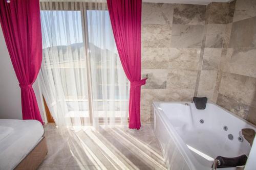 Koupelna v ubytování Nisa Villa, Özel Havuzlu, Fethiye