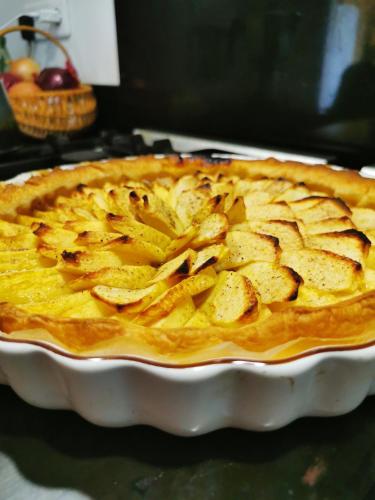 a pie in a white pie dish with a pie crust at Bastide Saint Bernard in Le Thoronet
