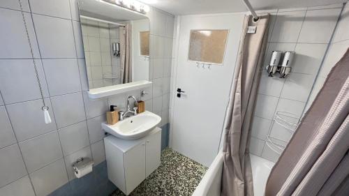 Ένα μπάνιο στο Andromachi House By Greece Apartment