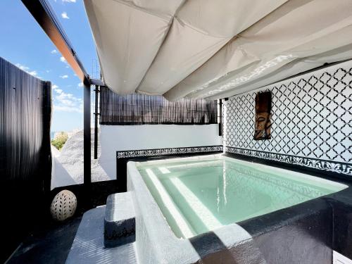 Townhouse with Arabic pool and close to the beach in Estepona