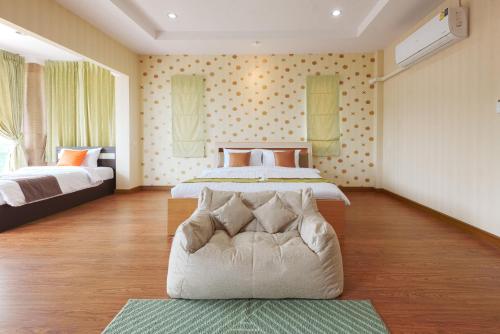 June Pool Villa