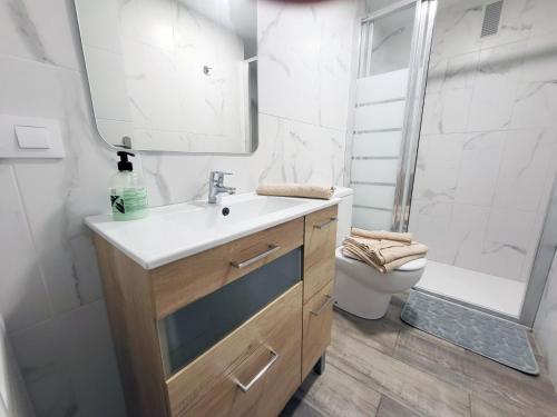 Kylpyhuone majoituspaikassa Apartamento del Puente