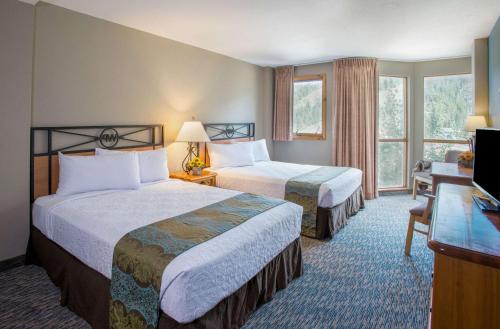 Ένα ή περισσότερα κρεβάτια σε δωμάτιο στο Winter Park Mountain Lodge