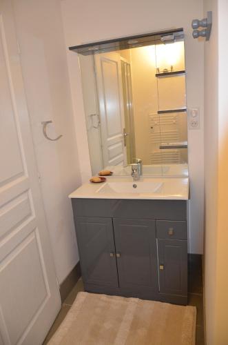 a bathroom with a sink and a mirror at Gîte Almanda - Calme & Nature - Mas Lou Castanea in Collobrières