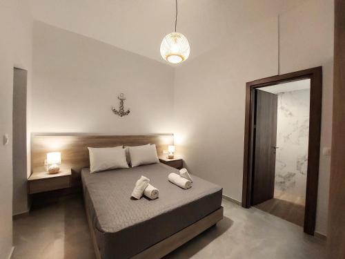 Una cama o camas en una habitación de Blue Horizon Kissamos Apartment