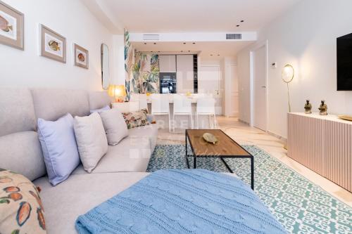 751, RENOVATED 2 Beedroom Apartment, Second line of the beach, Wifi, ParkingING
