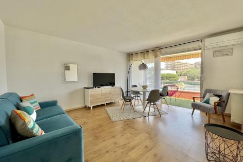 Bright studio just outside Cannes