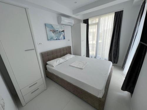 a small bedroom with a bed and a mirror at Oxygen Residence Neptun in Neptun