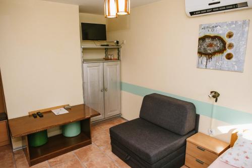 a small room with a chair and a desk at Sobe Tatjana in Palić