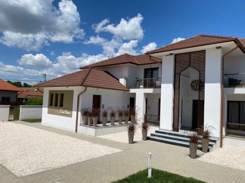 a white house with a red roof at CasaBlanca vendégház in Abádszalók