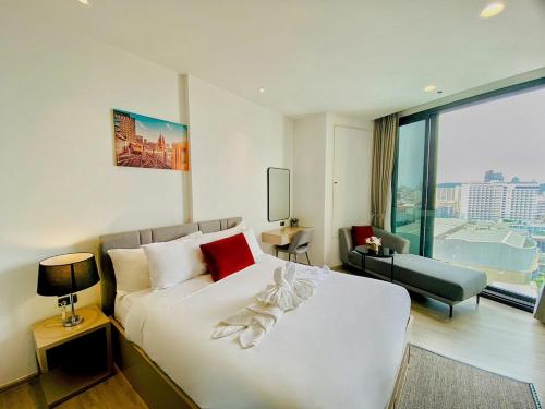 Postel nebo postele na pokoji v ubytování Edge Central Pattaya Vip Condo