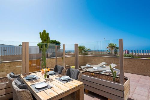 MEDANO4YOU Surfers Paradise Beachfront Home