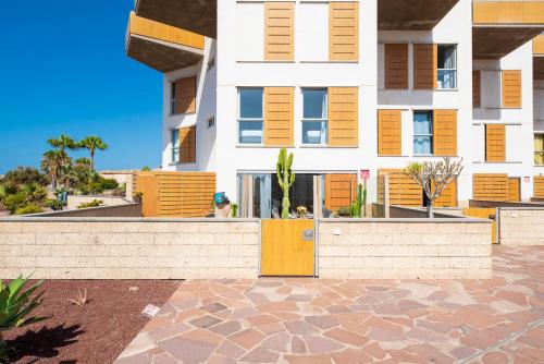 MEDANO4YOU Surfers Paradise Beachfront Home