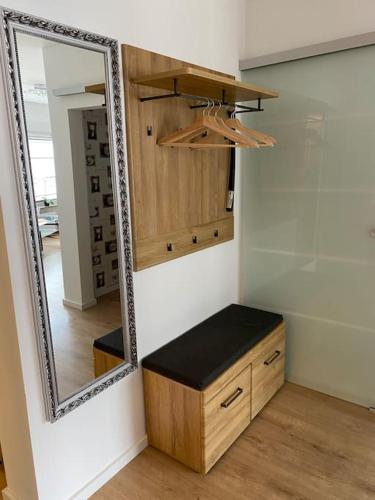 a mirror in a room with a bench and a drawer at Krune Ferienwohnung in Boppard