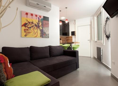 a living room with a brown couch in a room at City Center Apartment in Barcelona