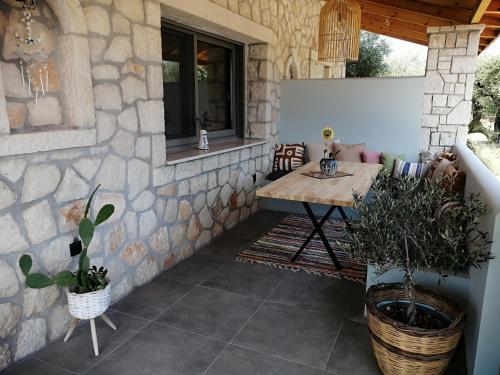 Balkón nebo terasa v ubytování Black Pearl Apartment Lithakia Zakynthos