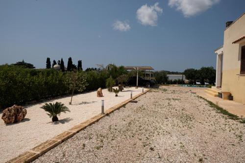 a garden with cacti and plants on the ground at L’Incanto in Corsano