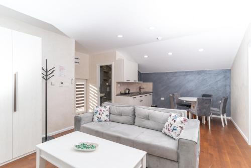 Cucina o angolo cottura di Ornament Hotel and Apartments