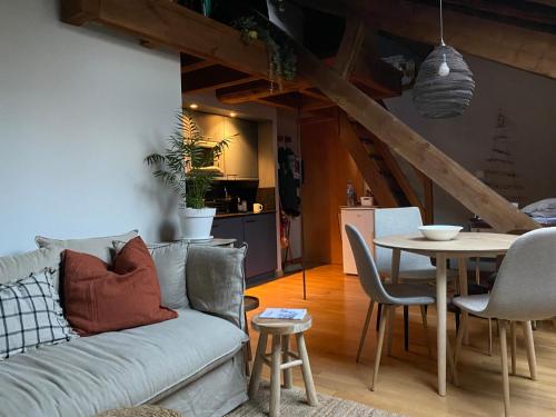 Χώρος καθιστικού στο loft de la place