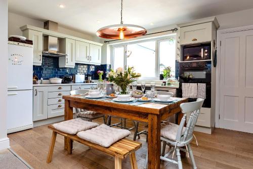Dapur atau dapur kecil di Finest Retreats - Cresswell House