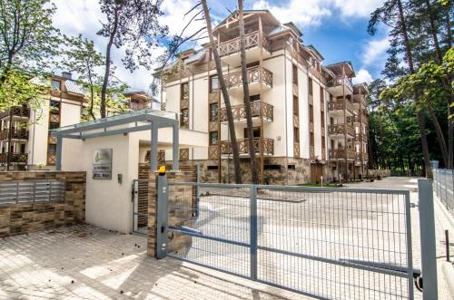 a gate in front of a building at Rezydencja Park Mielno in Mielno
