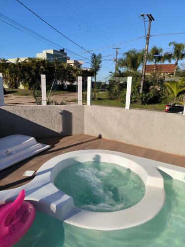 Gallery image of Casa alguns passos do mar com piscina e SPA Aquecido in Guaratuba