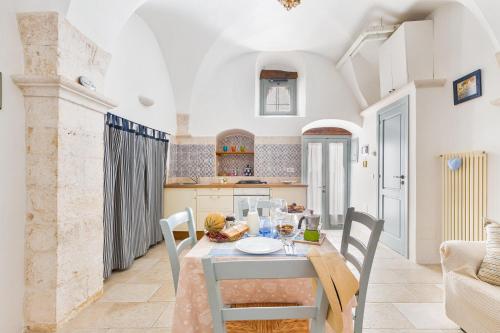 Photo de la galerie de l'établissement La Casetta Bianca by BarbarHouse, à Locorotondo