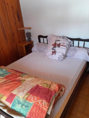 a bedroom with two twin beds with a blanket on it at Burguet in Campan