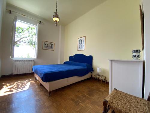 A bed or beds in a room at Alassio prima collina spaziosa casa vista mare per 10 persone